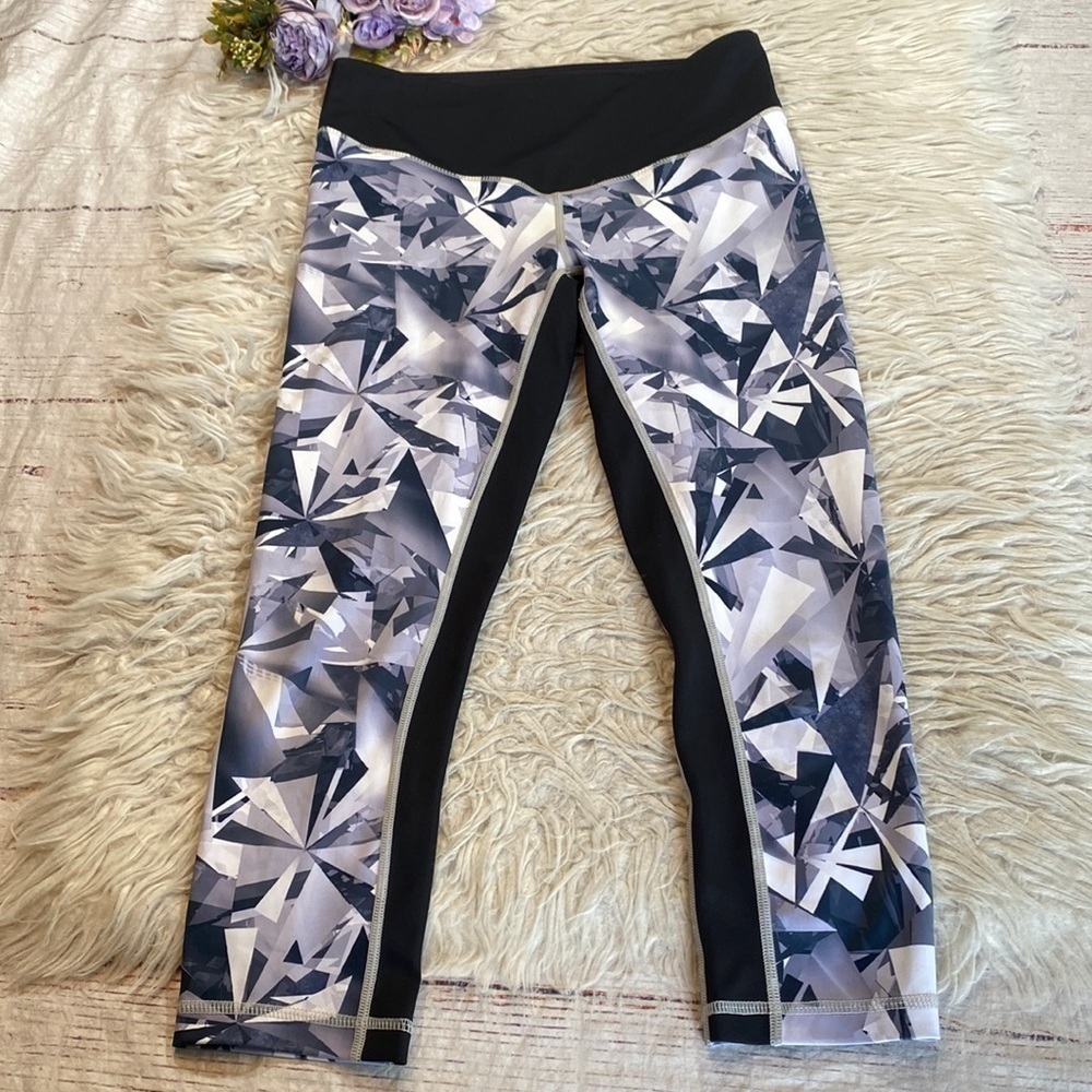 L’URV Kaleidoscope Gray High Rise Capri Leggings sz S